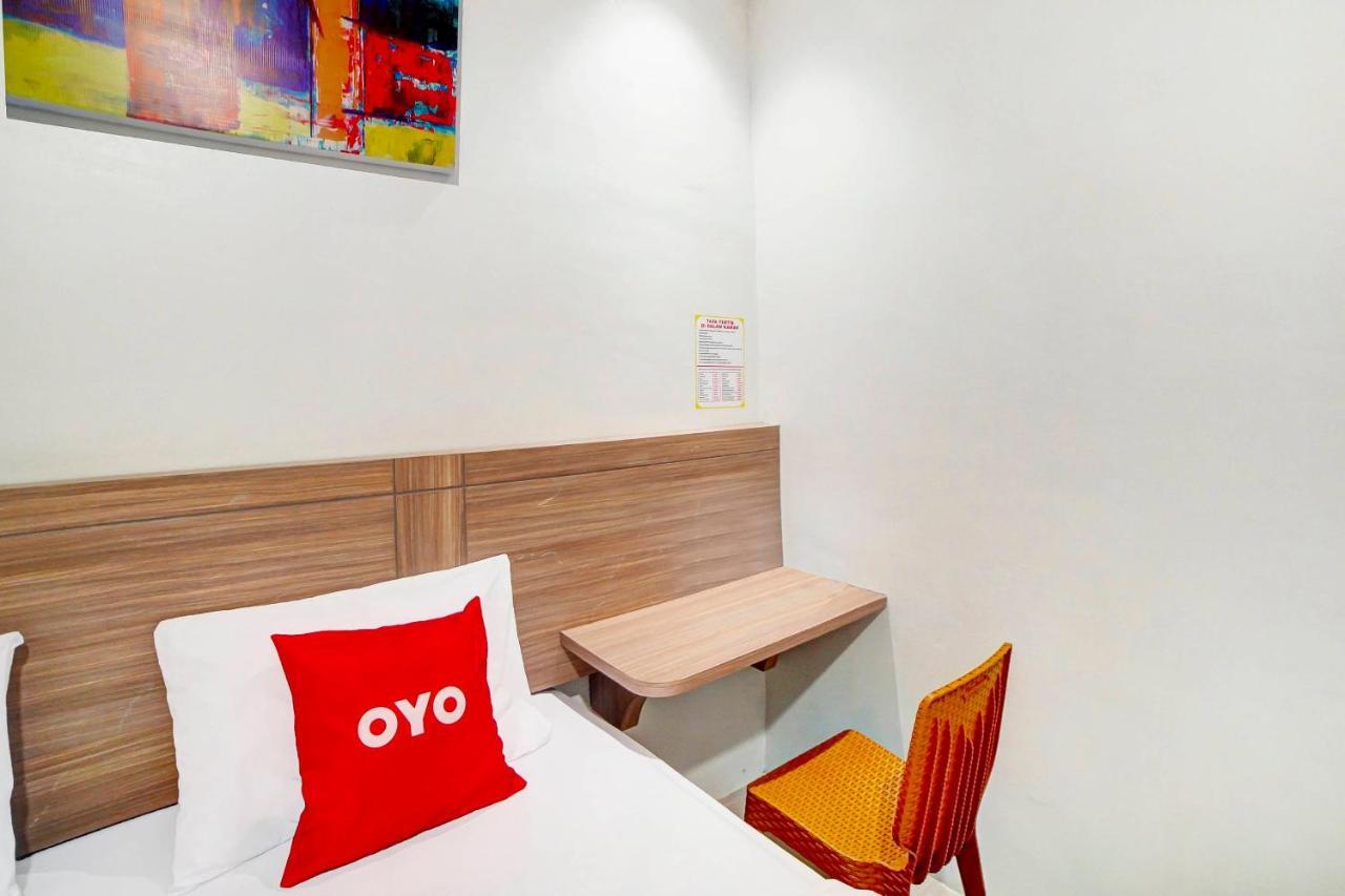 Oyo 91211 Mega Comfort Guest House Medan Exteriér fotografie