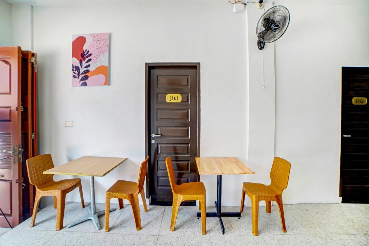 Oyo 91211 Mega Comfort Guest House Medan Exteriér fotografie